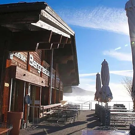 Berggasthaus First Хостел