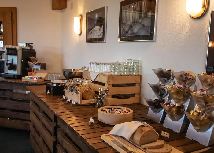 Berggasthaus First - Only Accessible By Cable Car * جريندلوالد