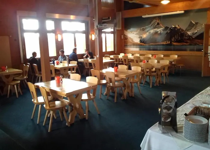 Berggasthaus First - Only Accessible By Cable Car جريندلوالد