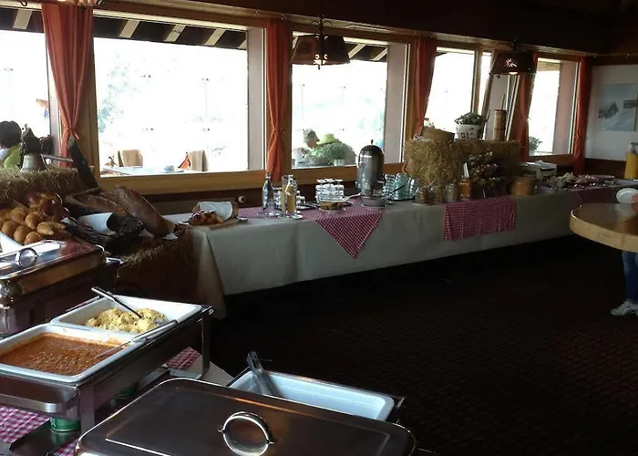 Berggasthaus First - Only Accessible By Cable Car Hostal